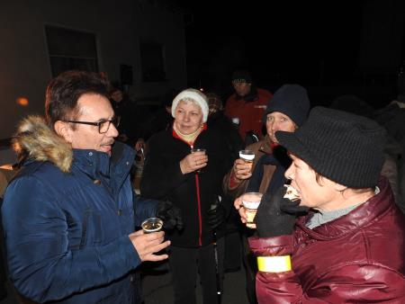 Blagoslov božično-novoletnega drevesa s prižigom lučk v razkriškem križišču 7